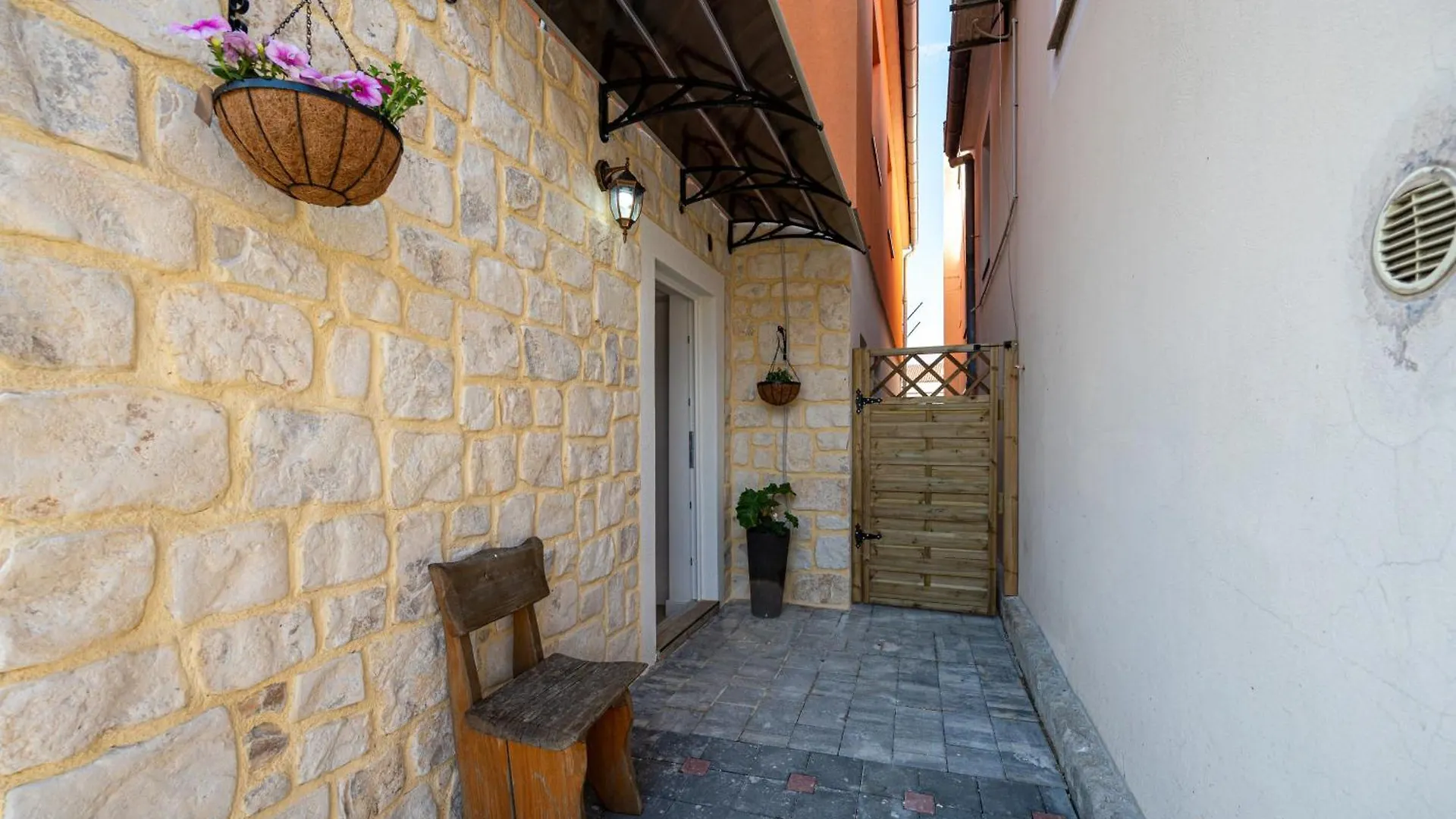 Apartments With A Parking Space Bibinje, Zadar - 16188 Horvátország